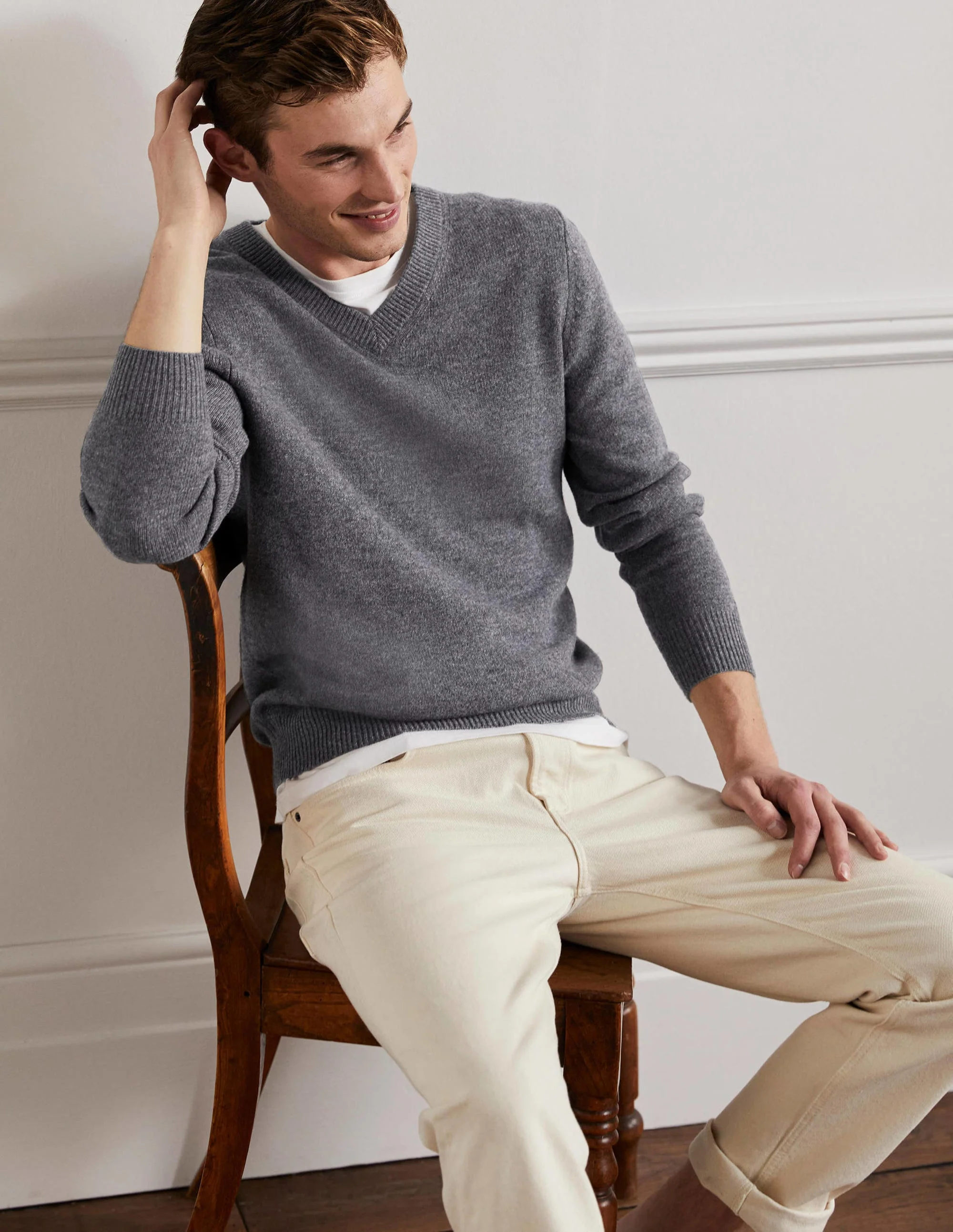 Lambswool V-Neck-Charcoal