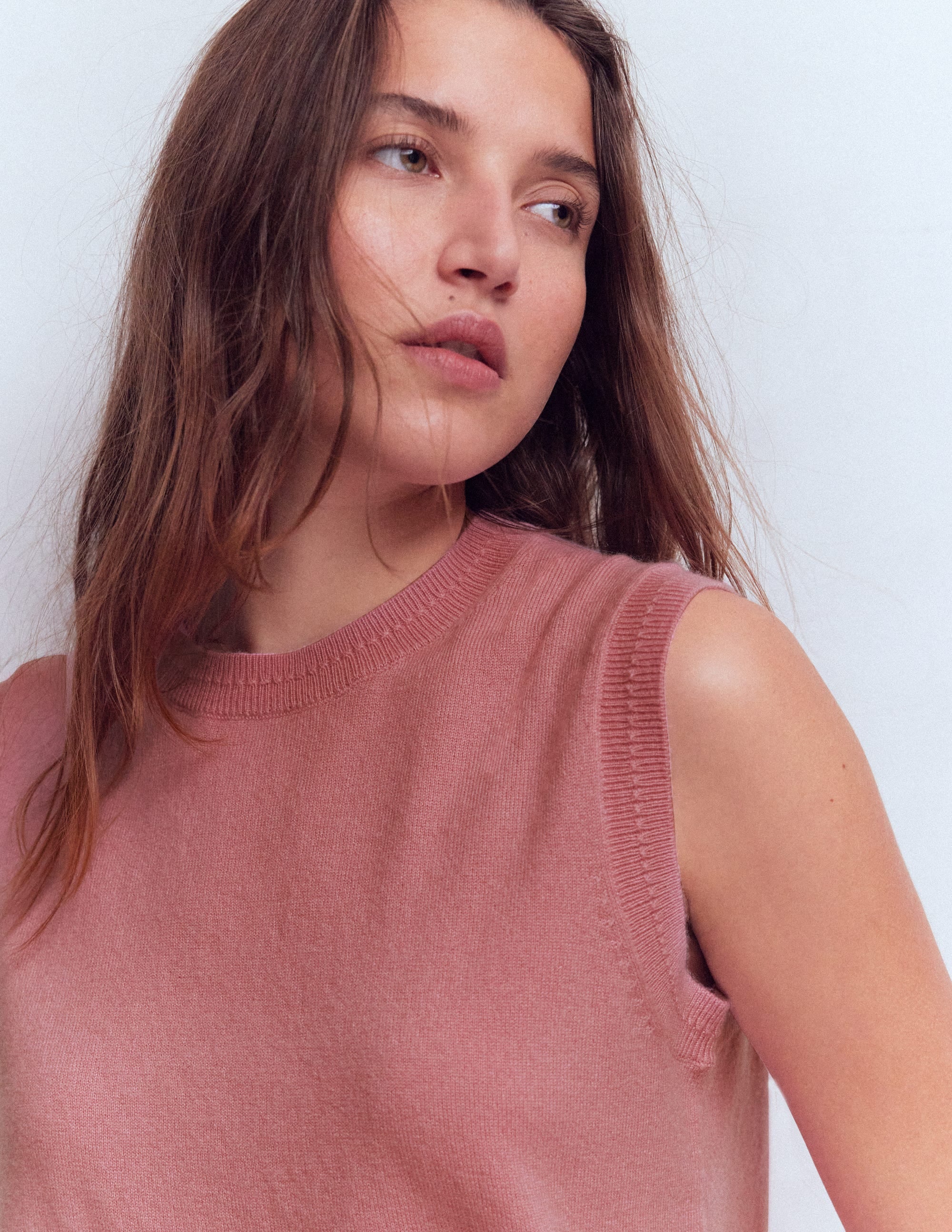 Eva Cashmere Vest-Camelia Pink - Image 2