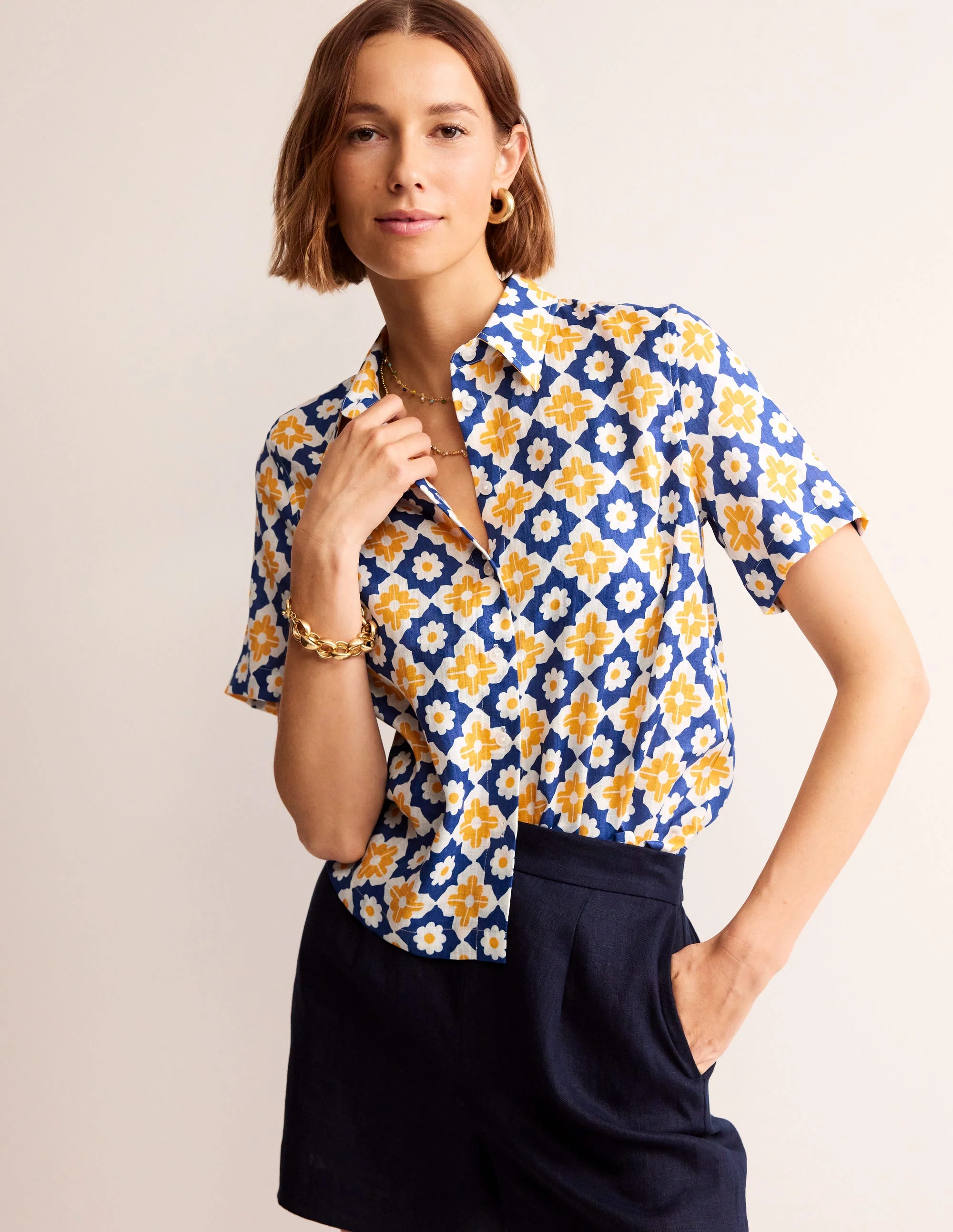 Hazel Short Sleeve Linen Shirt-Surf The Web, Geometric Stamp - Image 4