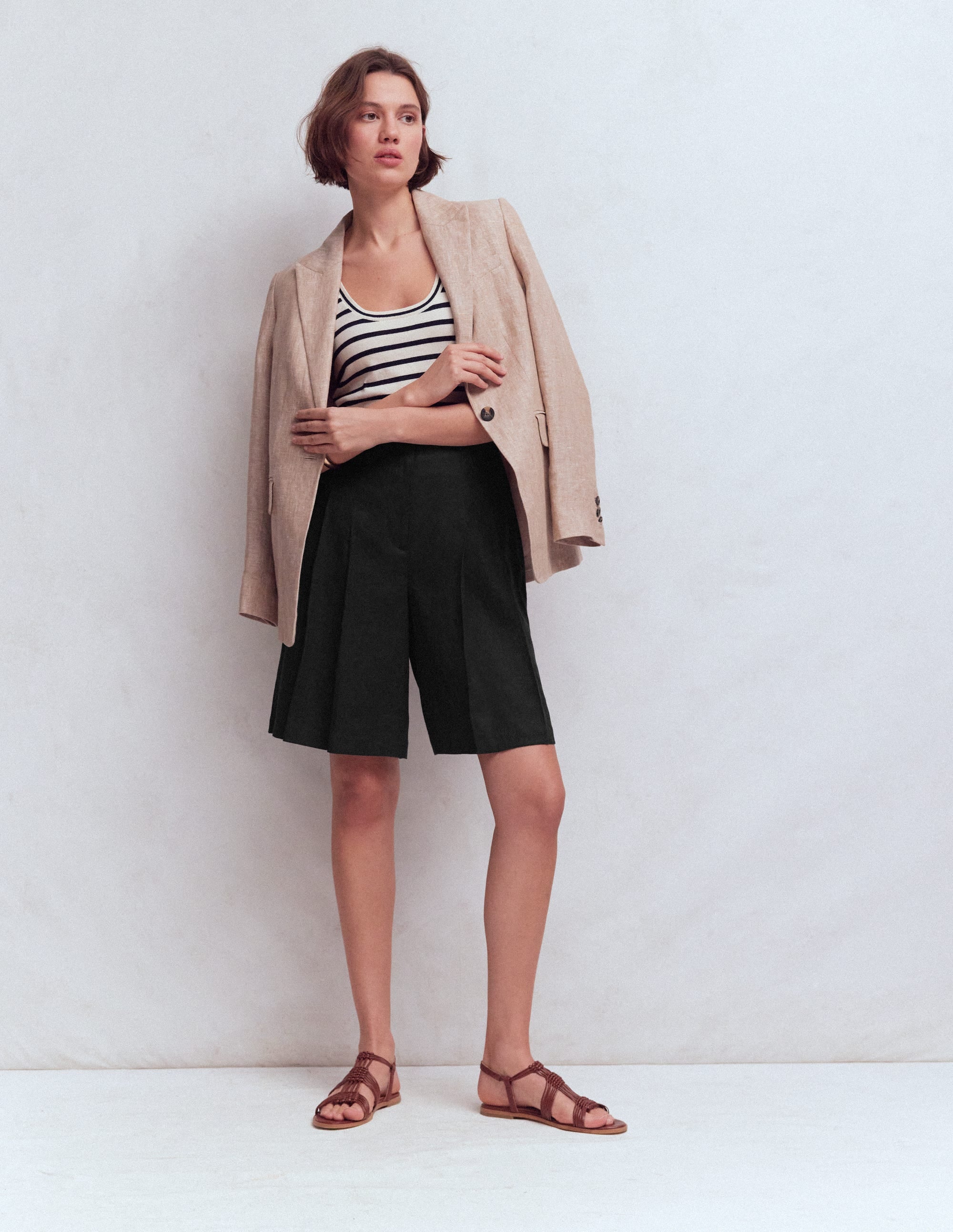 Highbury Pleated Linen Shorts-Black - Image 4