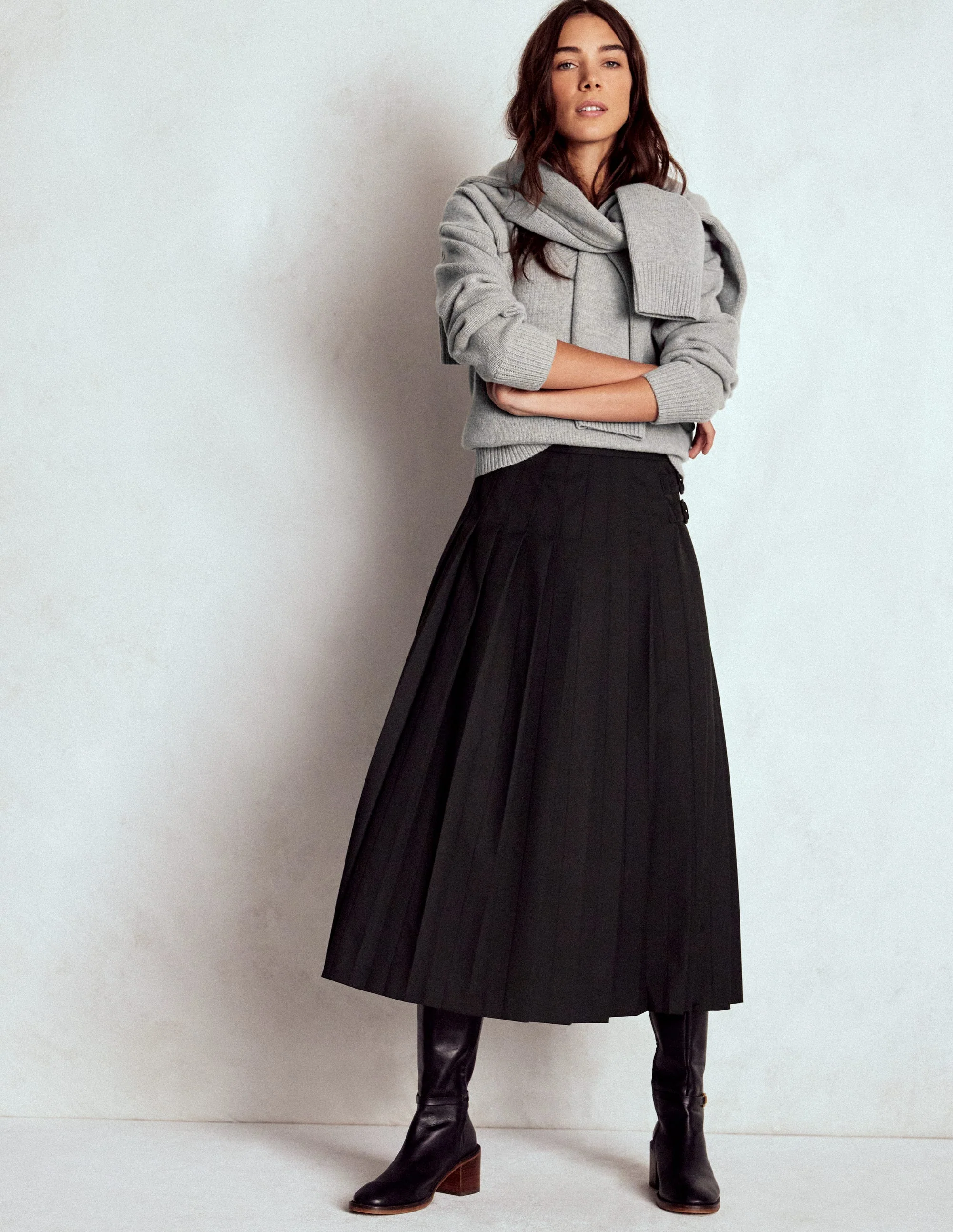 Marion Merino V-neck Sweater-March Hare