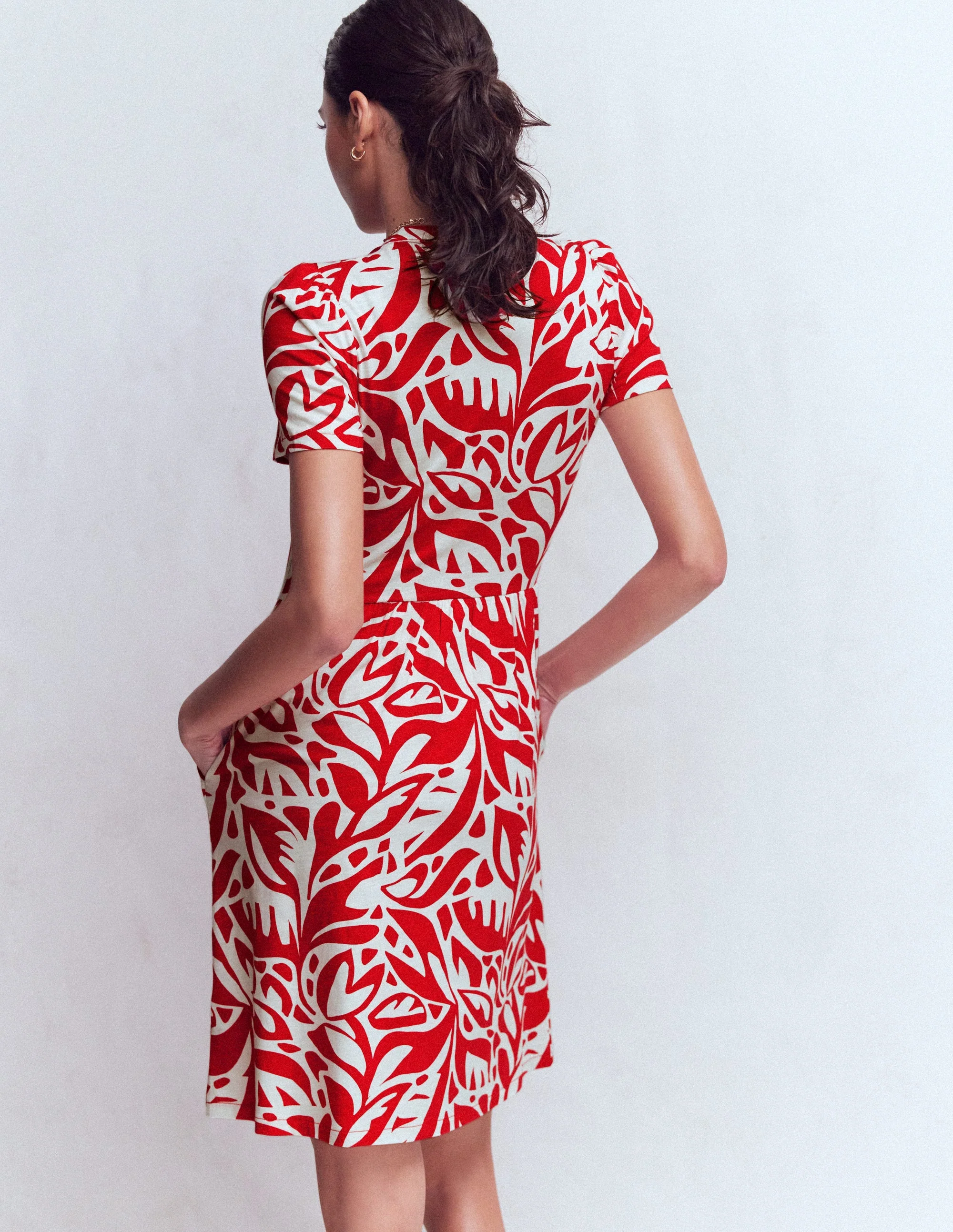 Naomi Short Jersey Dress-Merida Red, Leafy Cascade Mono - Image 3