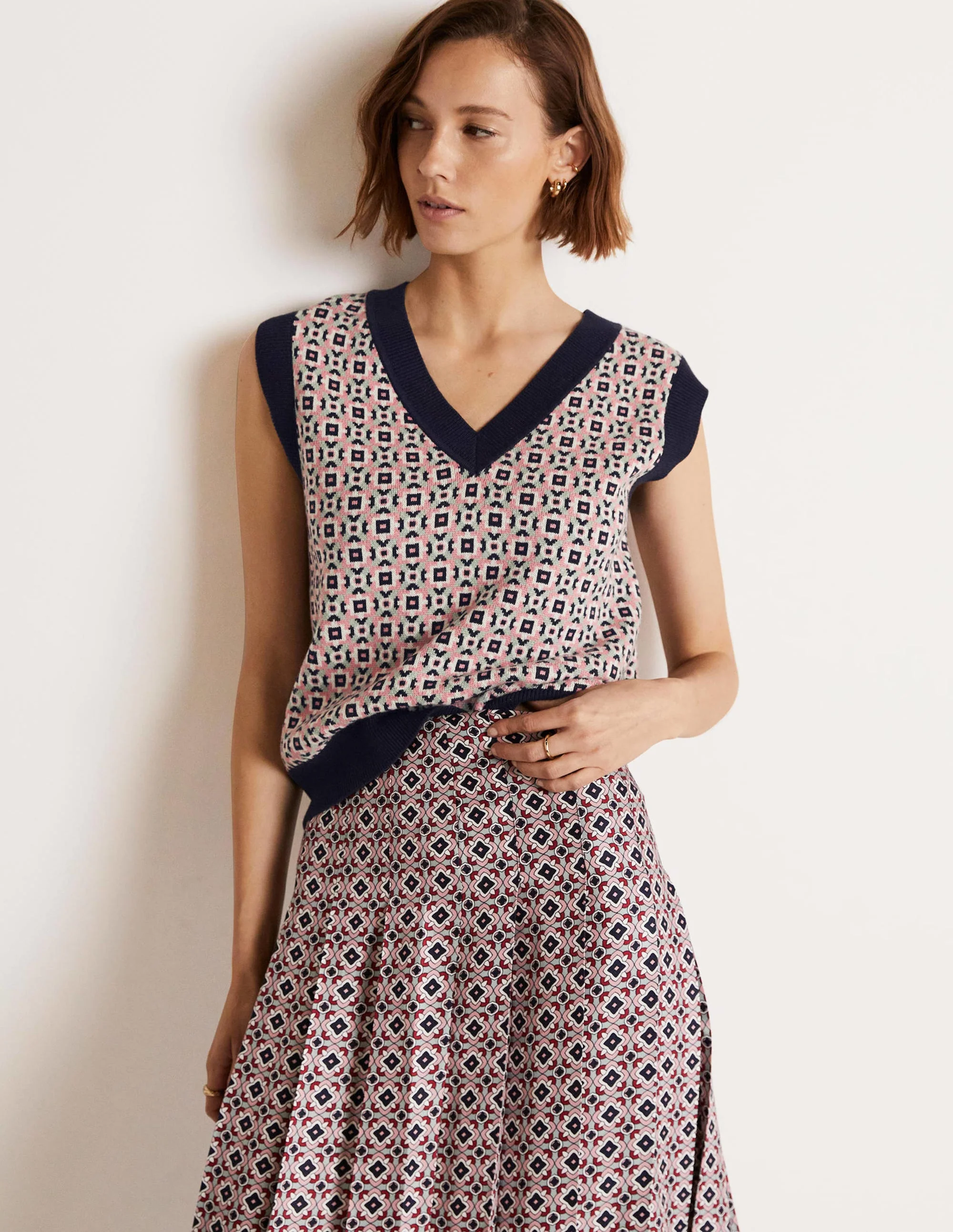 V-neck Knitted Sweater Vest-Almond Pink, Square Geo