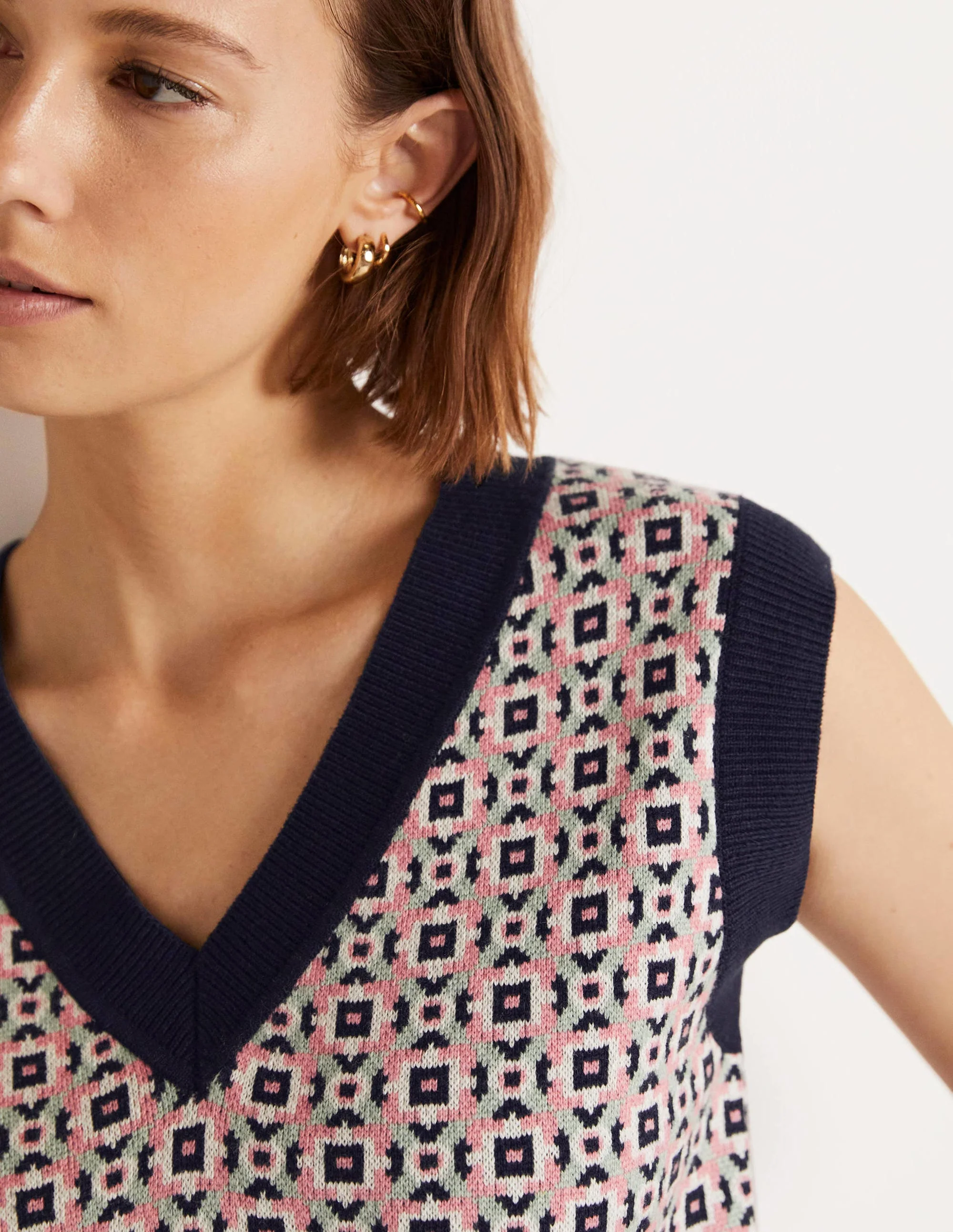V-neck Knitted Sweater Vest-Almond Pink, Square Geo - Image 2