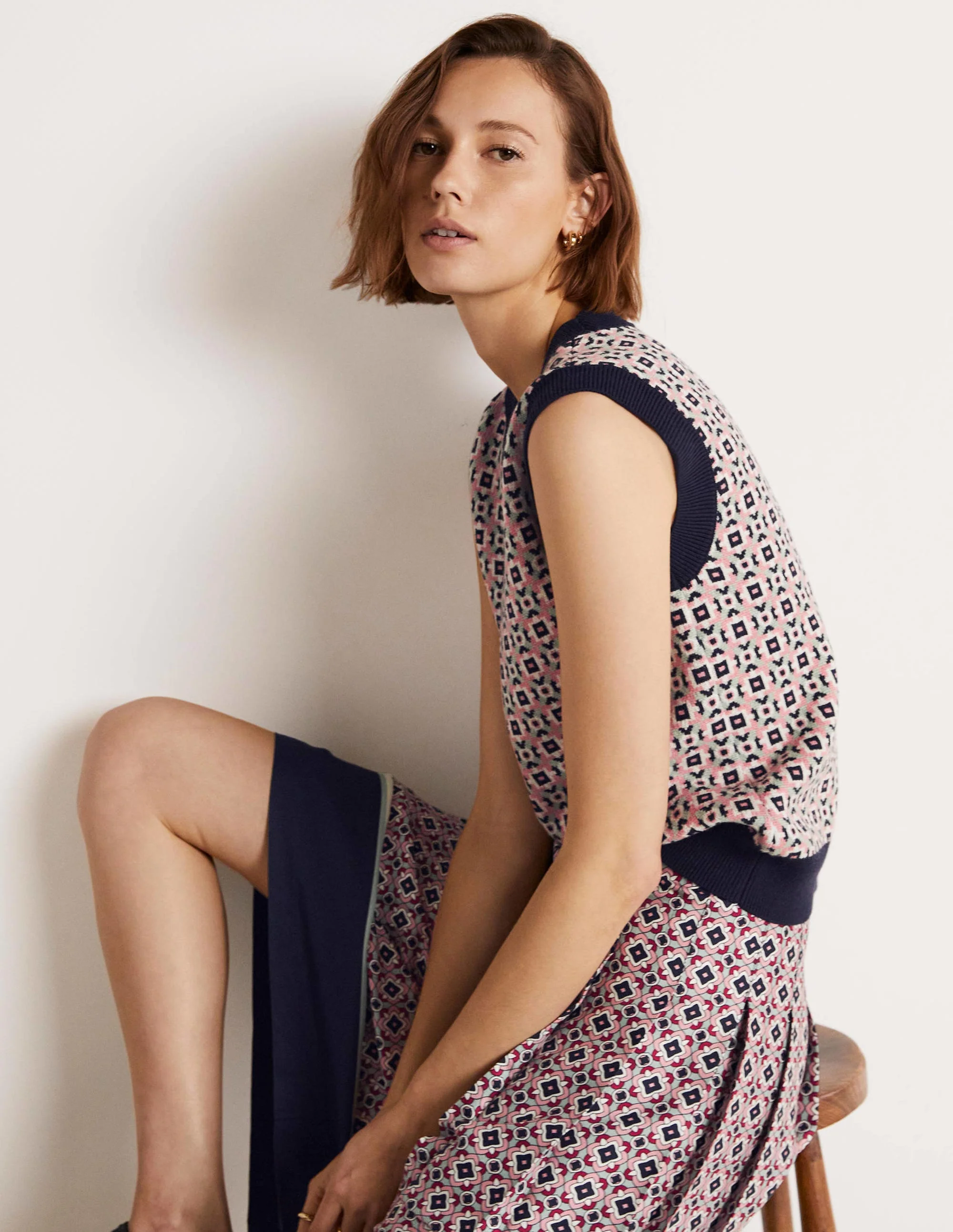 V-neck Knitted Sweater Vest-Almond Pink, Square Geo - Image 8