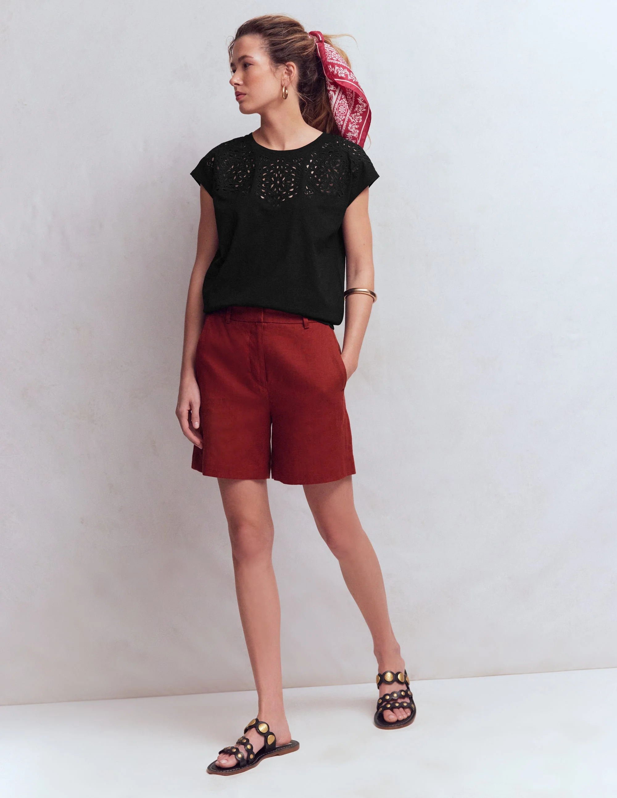 Willow Broderie T-shirt-Black Beauty - Image 4